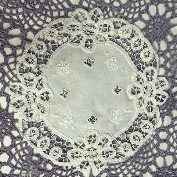 Vintage Matching Set Of 4 Battenburg & Linen Table Mats - Picture 2 of 7